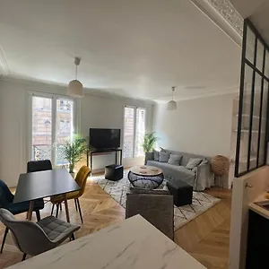 De , Parigi Francia